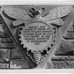 1953: The Harris Gate, dedicated in 1953, bore a majestic relief sculpture of a yellow jacket. A similar design can be found on the archways of Brittain Dining Hall and on the (much newer) North Avenue entrance to the Wardlaw Building.
